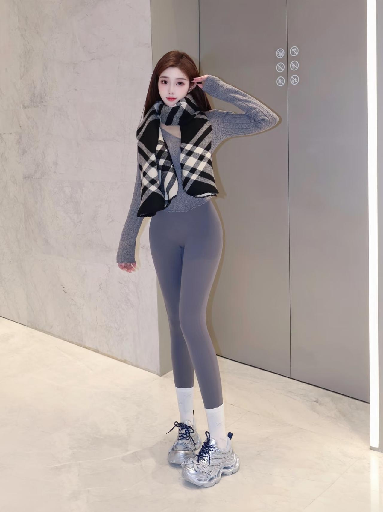 “穿瑜伽裤的女人，最后都成了后妈”——这个梗最近炸翻社交圈，却让不同年龄段女性吵