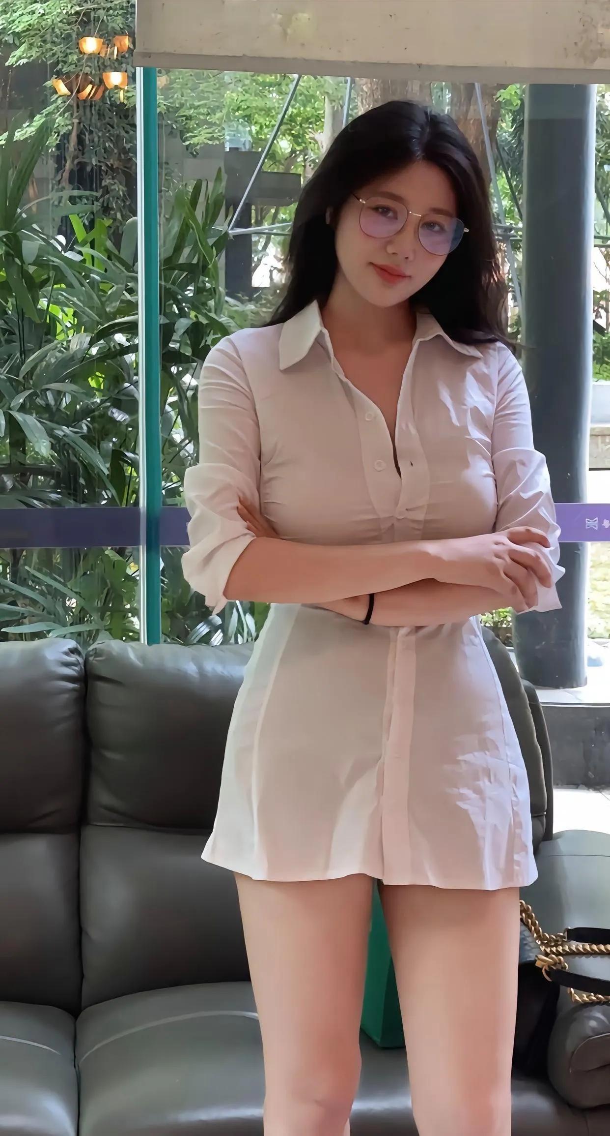 熟女魅力，身材傲人