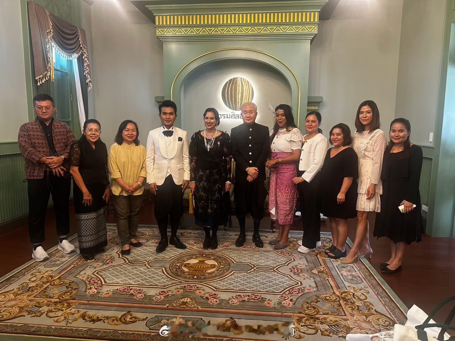 王室王室泰国王室诗丽吉亚 暹罗化妆师晒的照片，前些日子为诗丽吉亚服务，妈呀她居然