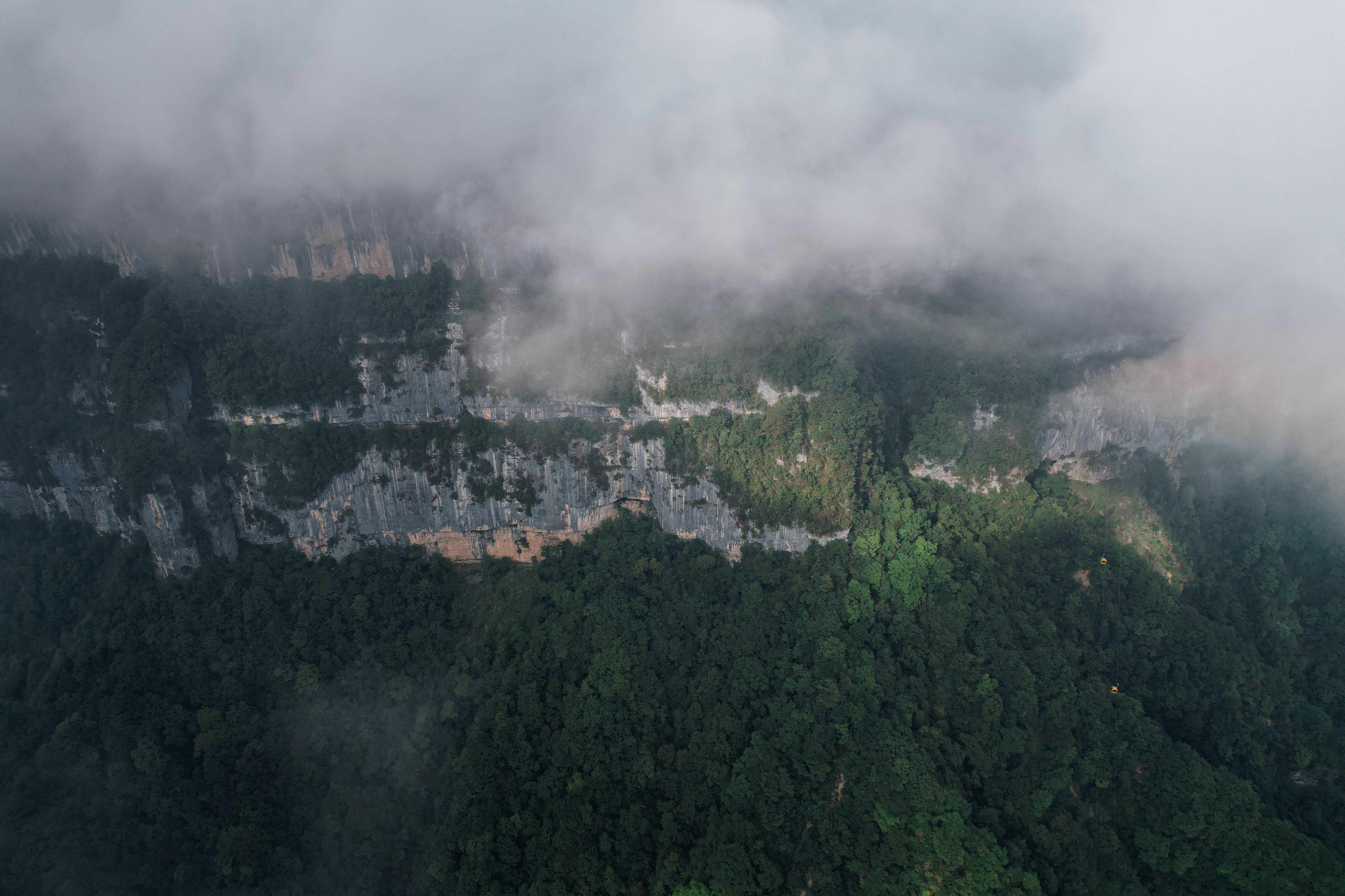 汉中龙头山，一处令人心驰神往的人间胜境。踏上这片土地，便开启了一场奇妙的旅程。无