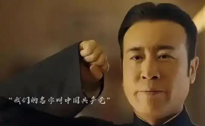 别再吹流量明星的“剧抛脸”了。
内娱演技的「地下王者」，十年只拿一座奖杯。
他捏