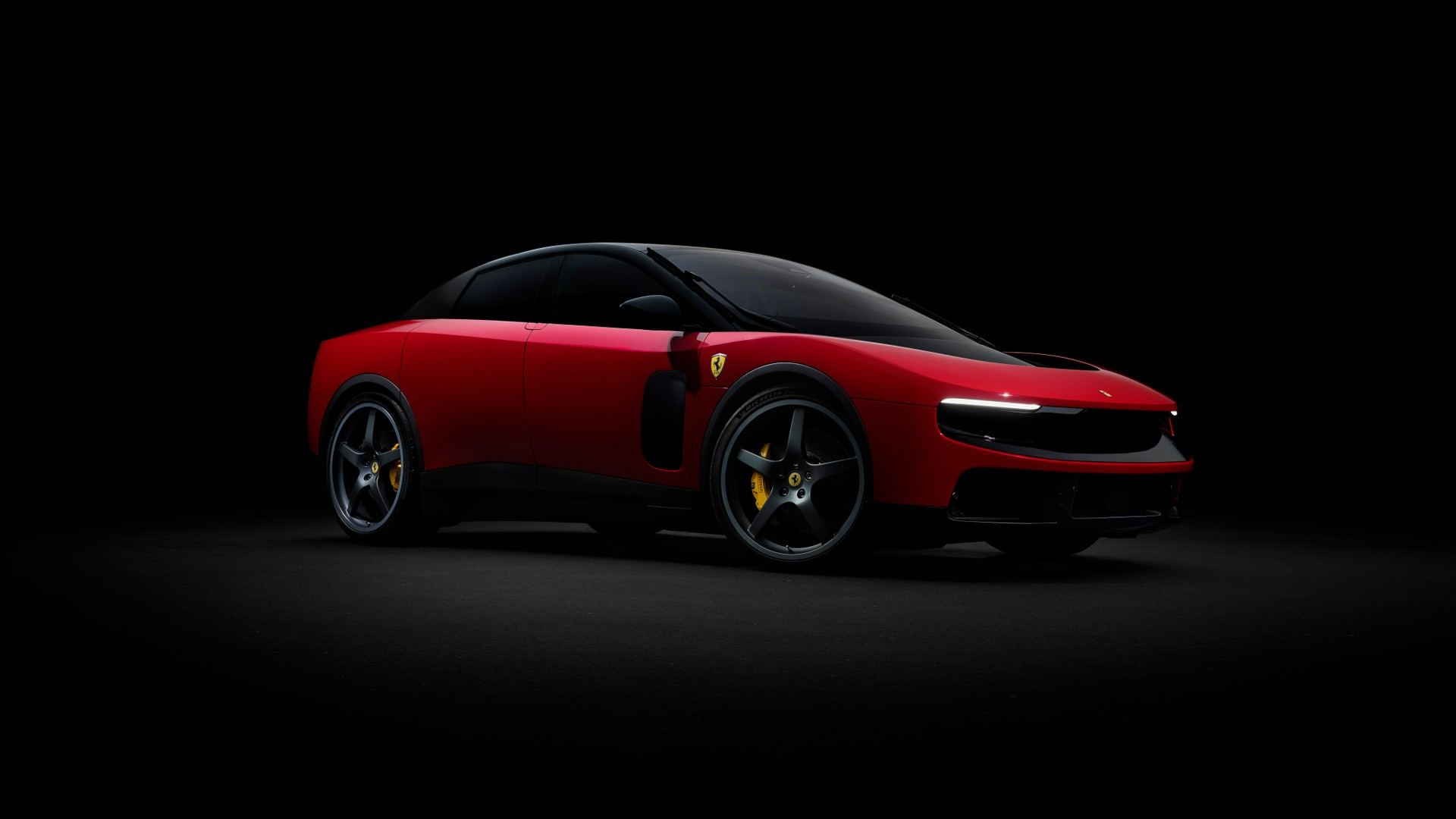 法拉利的首款电车 LUCE，由两位巨星设计师 Jony Ive 和 Marc N
