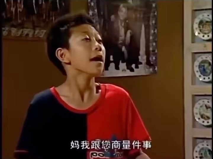 这不快过年了嘛，准备给头发染个色，小区对面理发店进去一问，2000起！我的天，你