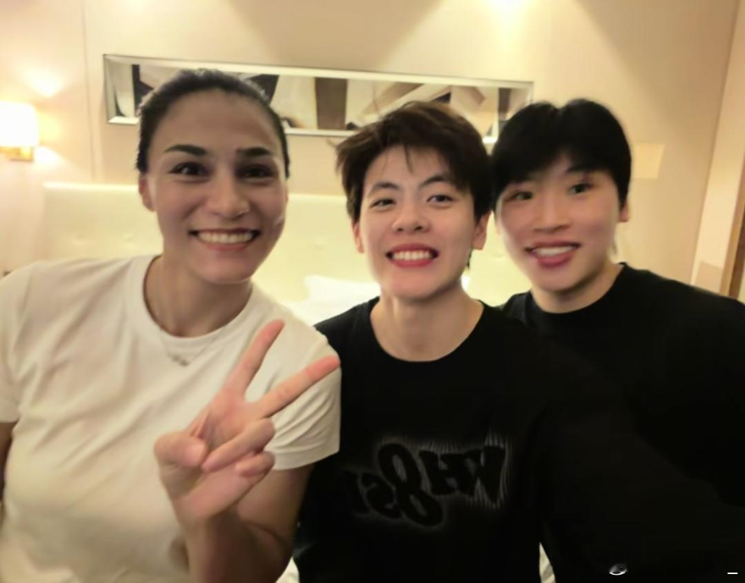 杨舒予杨舒予陈明伶迪拉娜 20260814娜娜姐姐更新的vlog中的羊和手还有娜