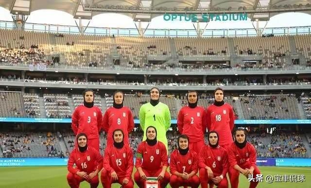 向伊朗女足致敬！理由不用多讲，成绩不论输赢，必须向参加亚洲杯的伊朗女足队员致敬，