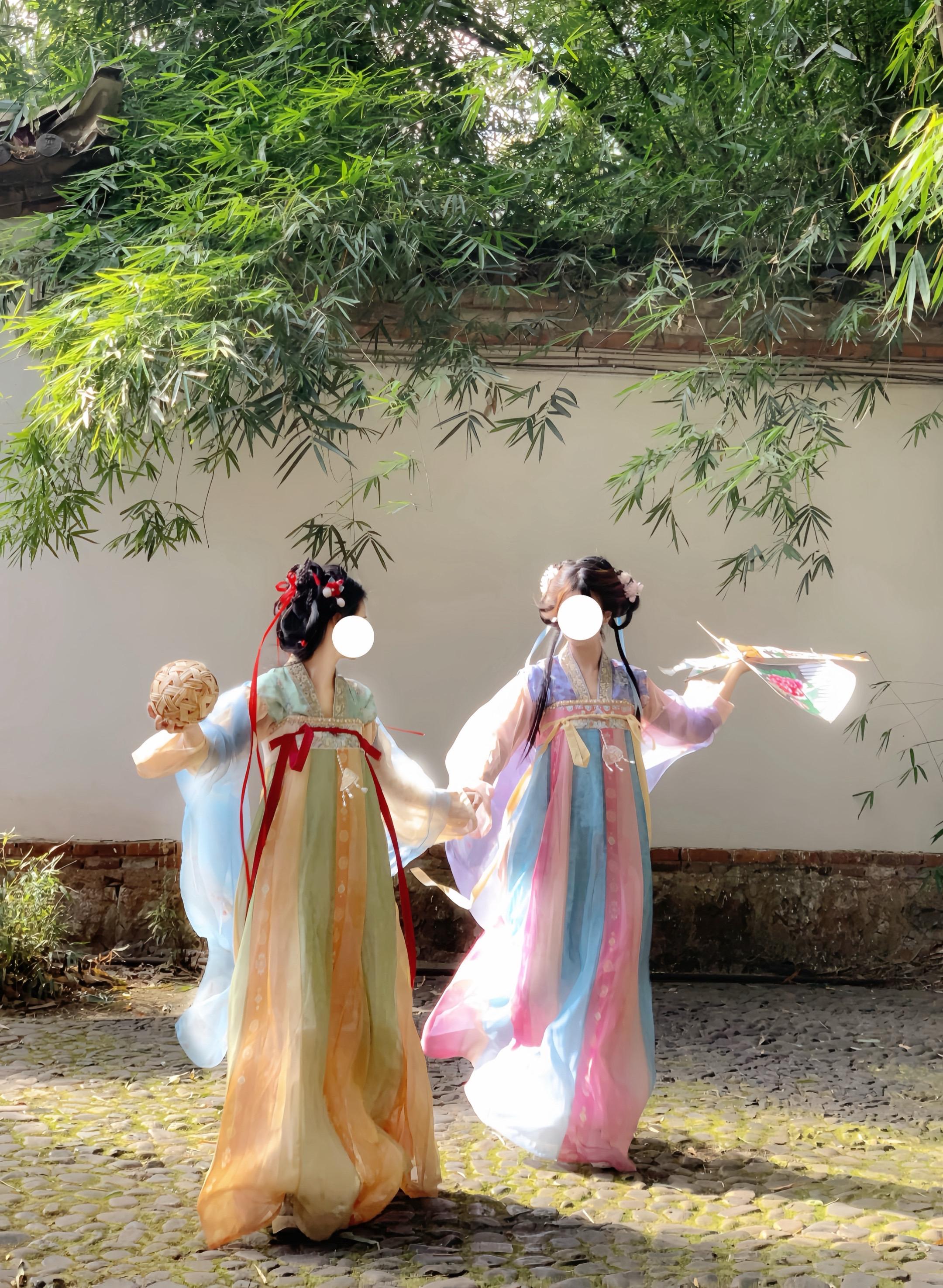 一定要和姐妹穿一次汉服呀。