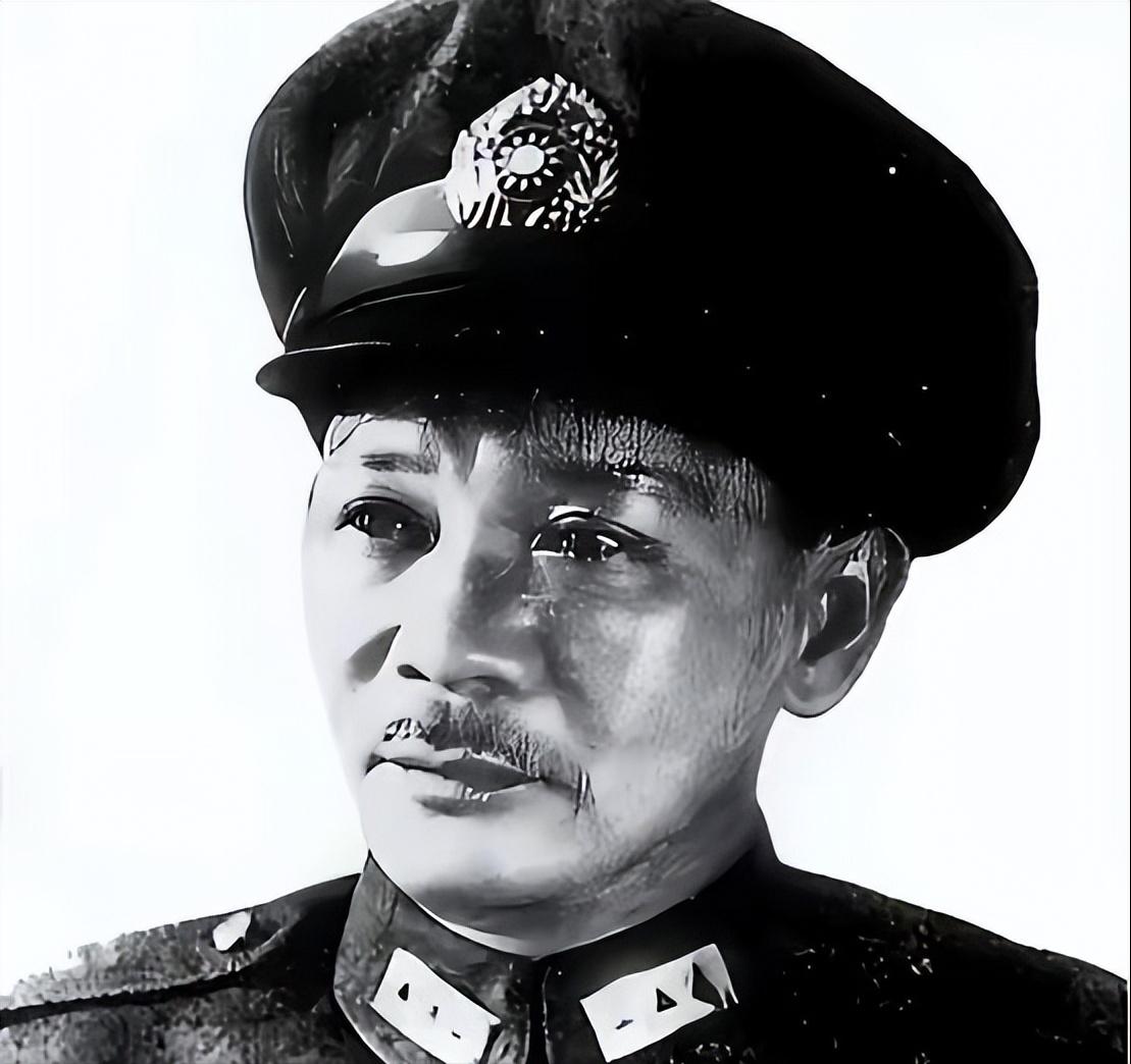 皖南事变后，蒋介石强令全国12个战区司令联名通电反共，所有人都签了，唯独第四战区