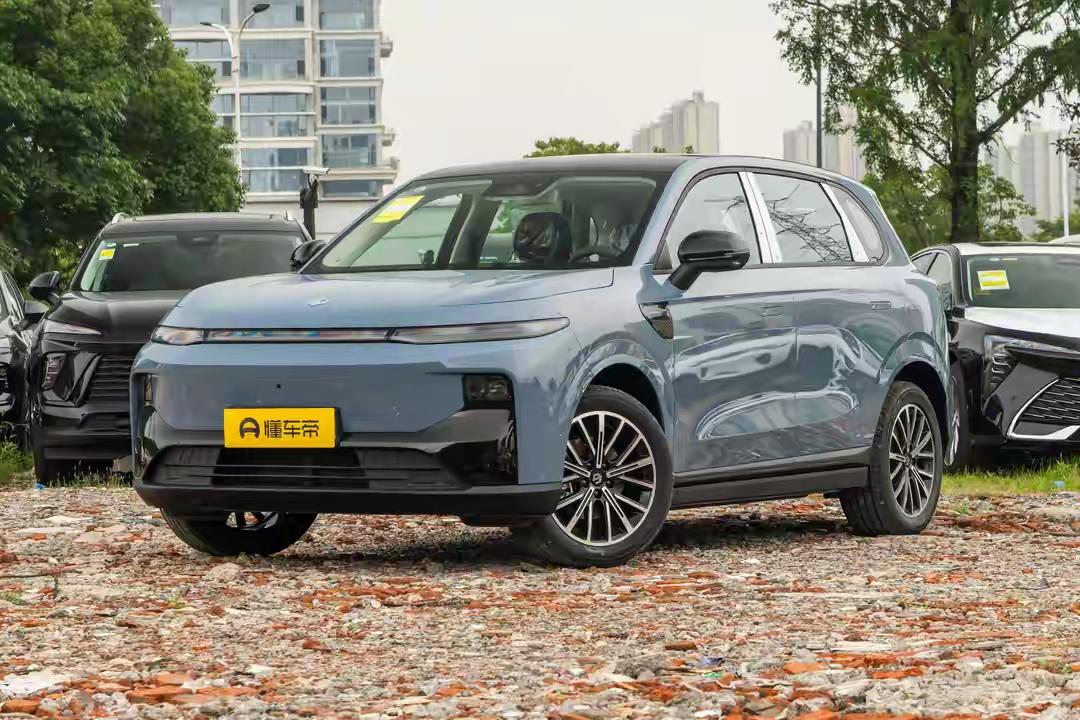 零跑B系列的亮眼表现，离不开全域自研技术的支撑。高通icon8650芯片搭配激光