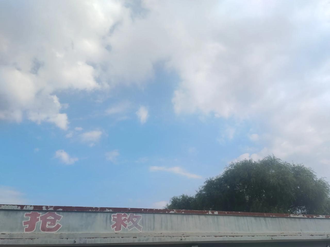 每天下班必须在车里座一小时，因为我回到家什么都不对。
袜子和衣服一块洗被骂了
十