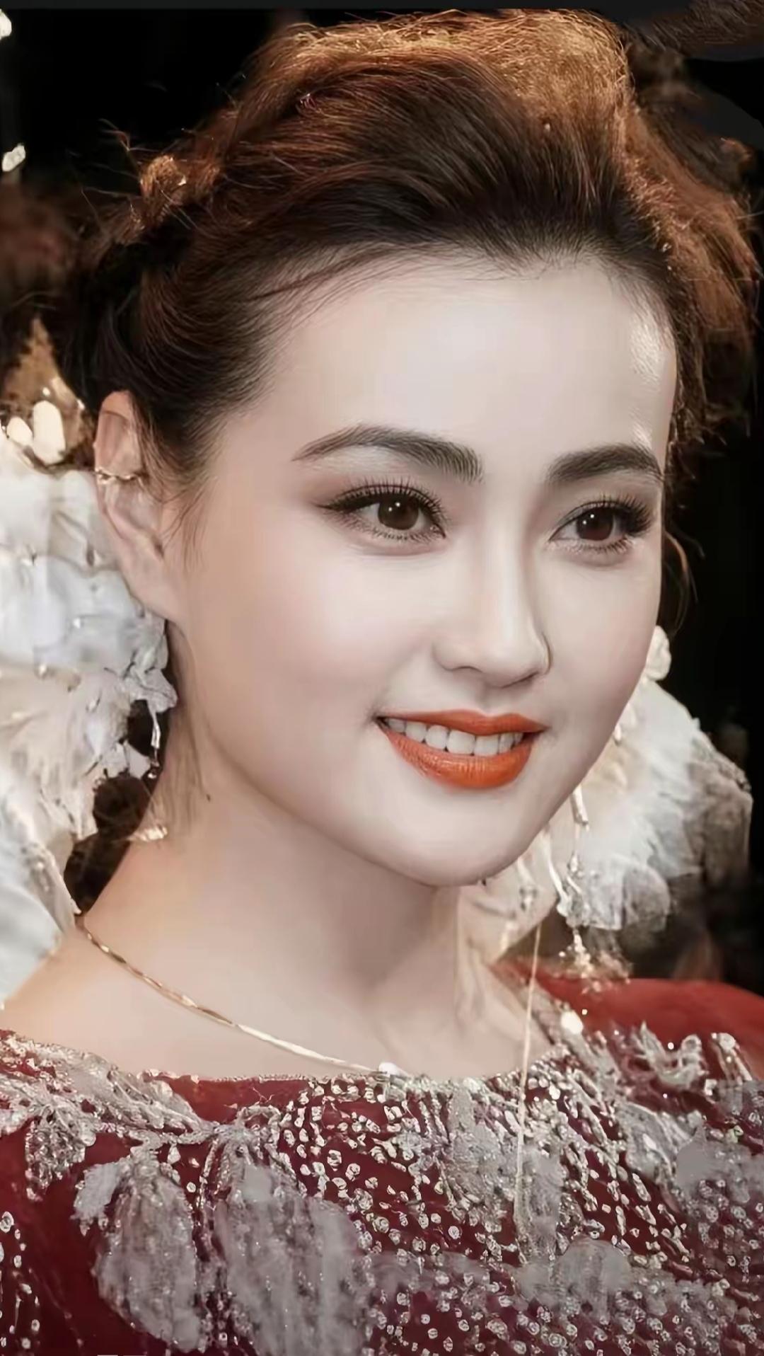 1、无论什么关系，当别人不需要你的时候，你要学会收回热情，并且礼貌退场，一扇不愿