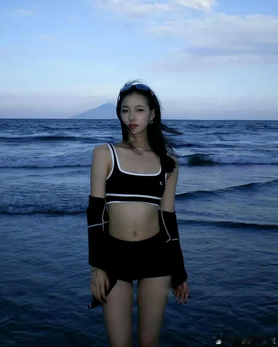 小S大女儿，冲上热搜了。

9月10日，小S大女儿Elly因为一组照片冲上热搜，