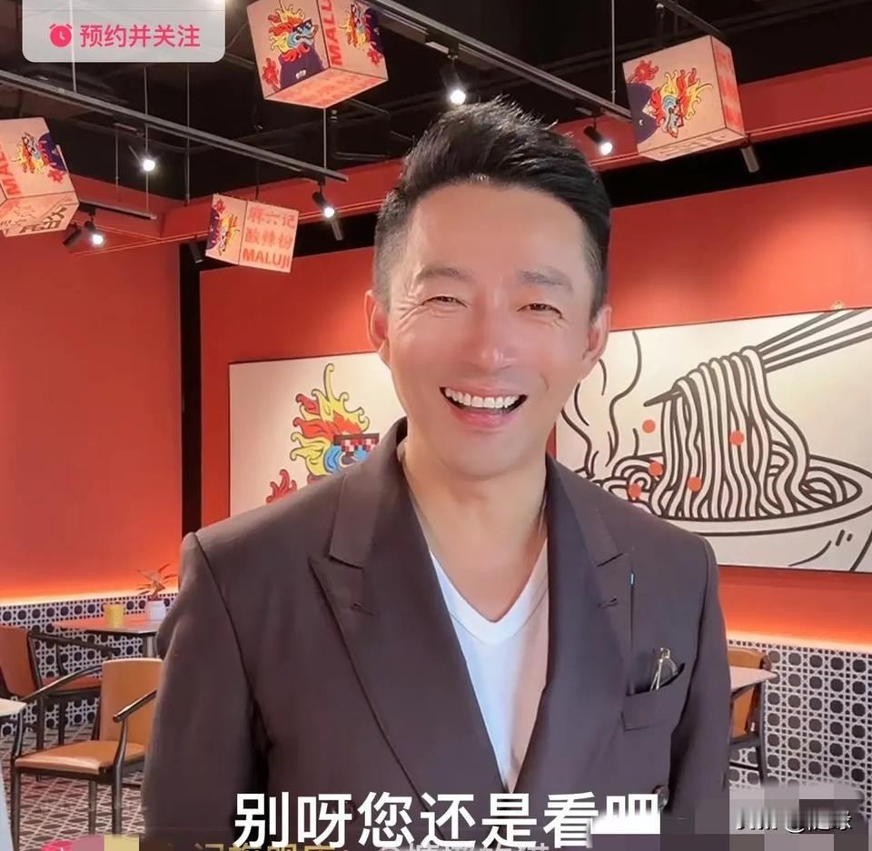 太搞笑了！汪小菲认怂[捂脸]
张兰粉丝:哎，不看你直播吧又想看，看吧又怕看到你怼