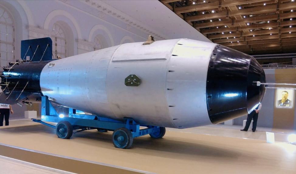 俄罗斯直接爆料，英国和法国居然在偷偷琢磨，给乌克兰送核武器或者相关的零件，而梅德