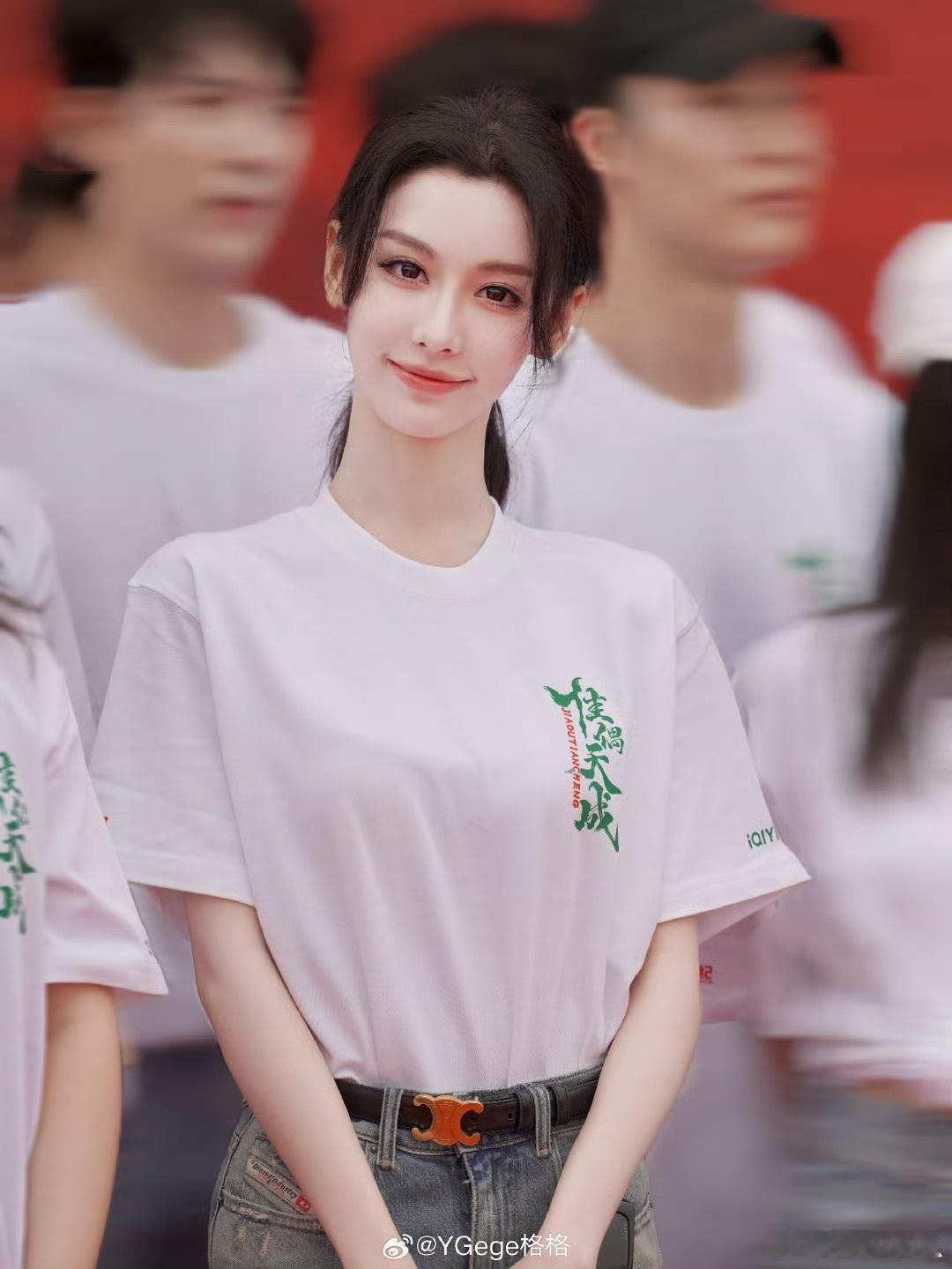欢瑞新人张祎格是北电校花  欢瑞世纪的这次签约太棒了，不仅是北电校花，还是多才多