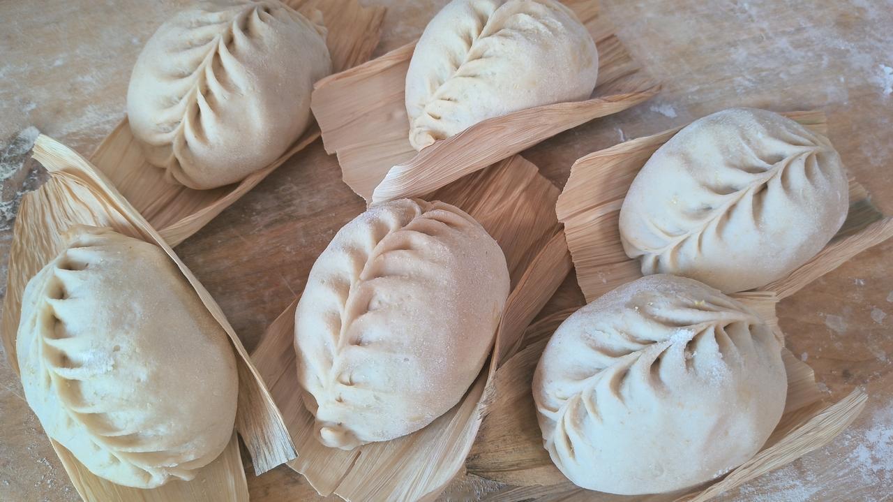 今天包的小包子，一个个白白胖胖，圆滚滚的，真的可爱到犯规！看着它们整整齐齐排列在