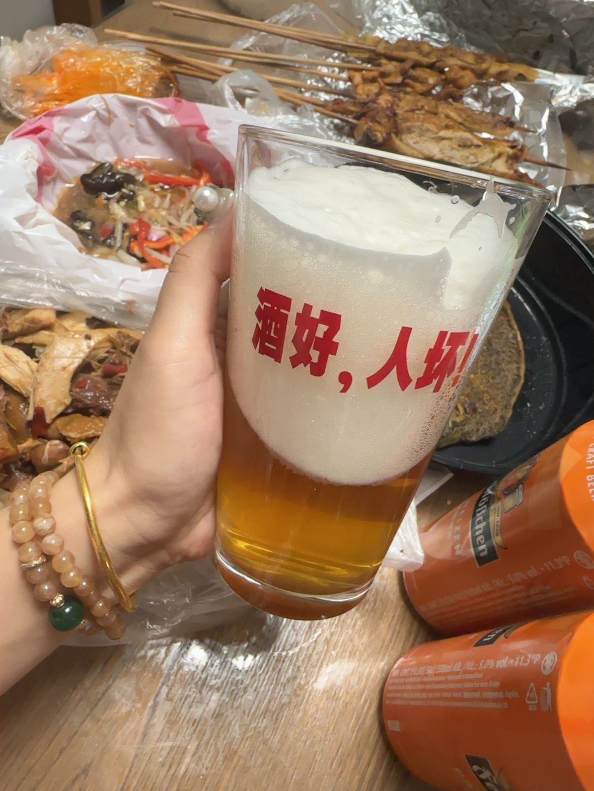 大姨妈来也不耽误我喝点 每天都有吃饭 只不过吃得少现在饭量是从前的三分之一 而且