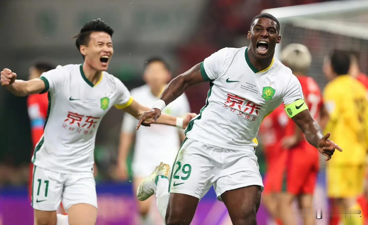 时隔26年，足协杯决赛再次出现帽子戏法。法比奥足协杯决赛独中三元，致敬鲁能名宿罗