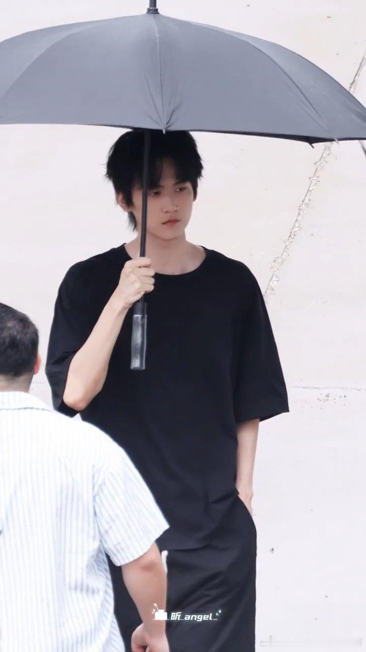 周柯宇、包上恩今天《炽夏》开机路透 ​​​