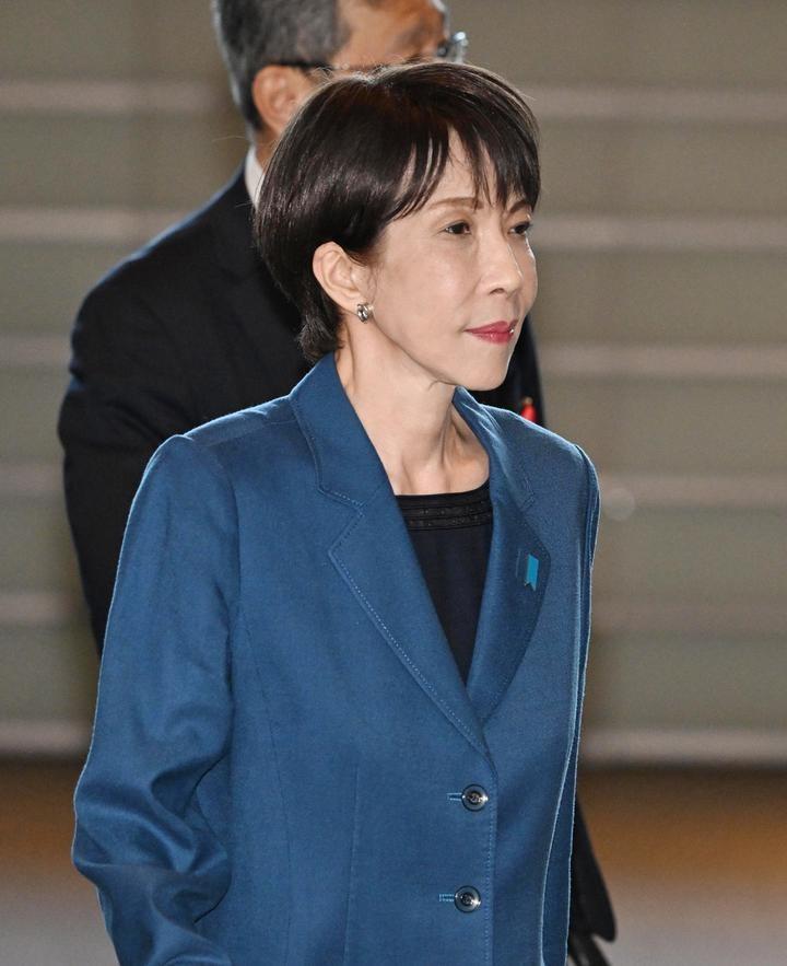 高市早苗赢了豪赌，自民党单独一党的三分之二优势赋予了她巨大权力。但我认为中国人完