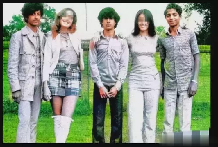 1971年，英国牛津大学，本拉登和同学的罕见合影，当时的他看着一脸青涩，帅气的小