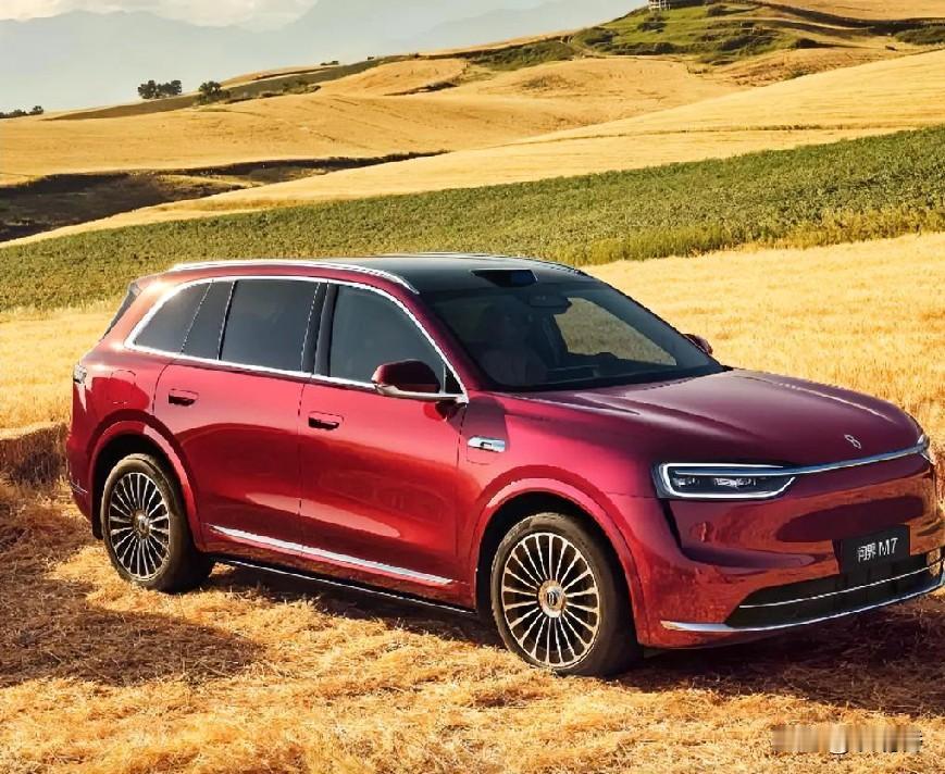 抛开工资不谈，
人一定要上班，
就像地球自转一样
白天工作，
晚上休息
这样有规