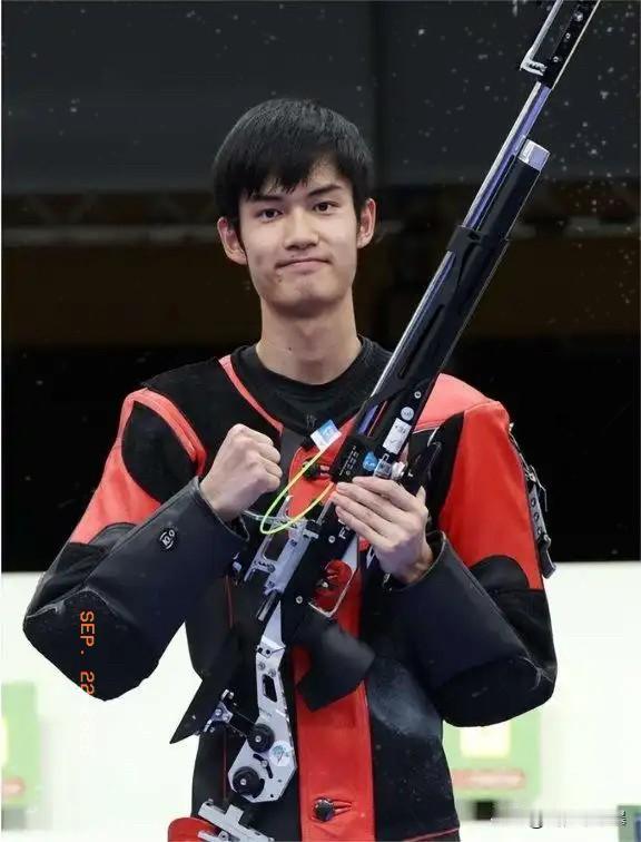 刚看到盛李豪“干饭哥”这个外号的由来，真是被这孩子给逗乐了。

原来根本不是什么