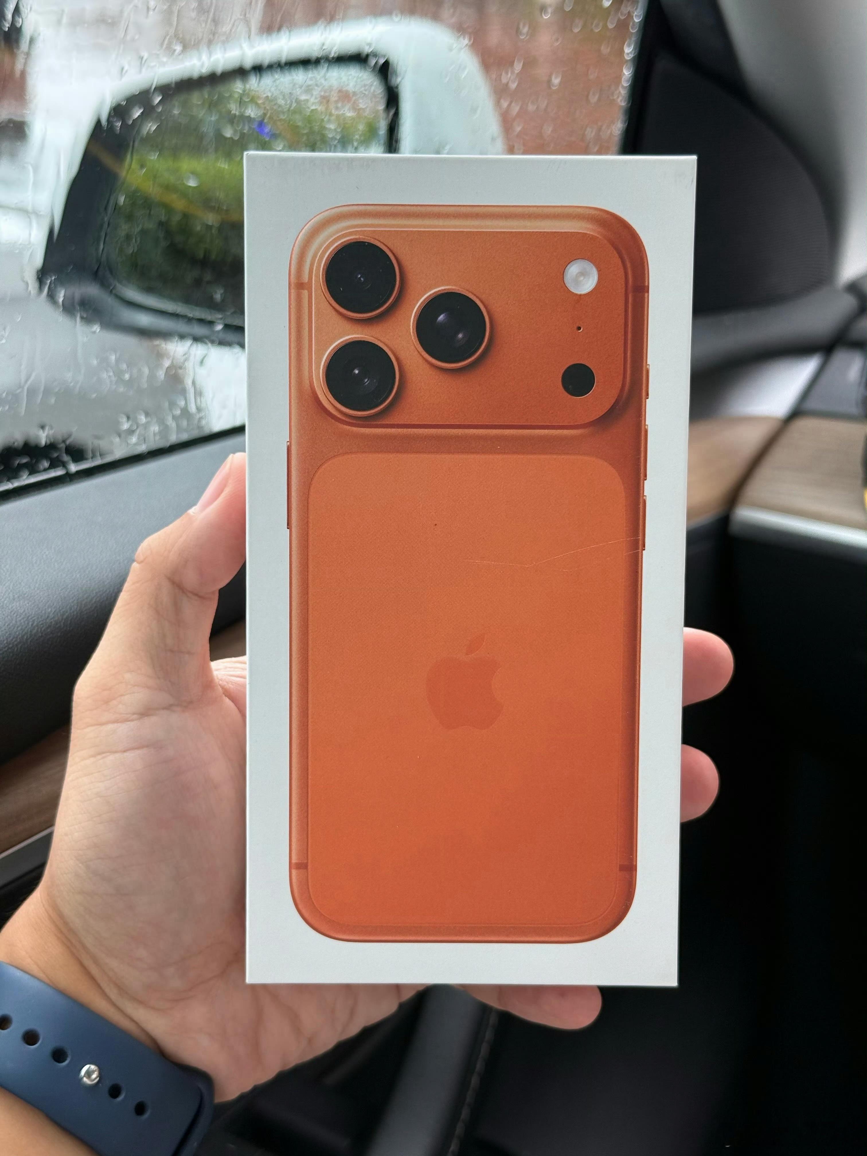 爱马仕橙引爆苹果在华销量嘿嘿嘿，我当初选的橙色，虽然我觉得丑，但是特别