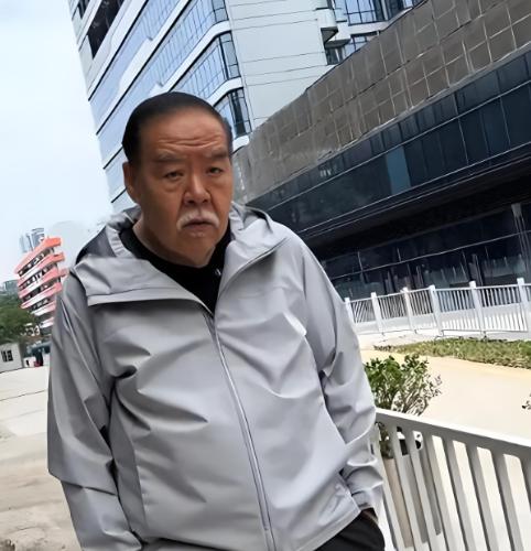 郑则仕破产，公司欠下1700万外债，走投无路之际，他给昔日好友周润发拨去了电话“