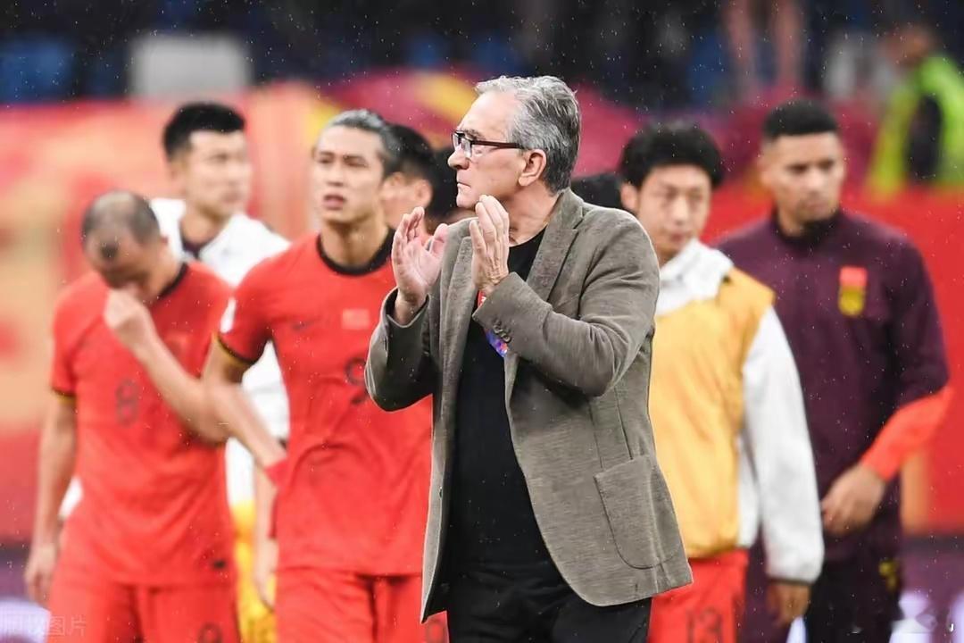 #国足vs沙特#伊万拒下课：我们摆脱了0-7惨败阴影 还剩8轮比赛仍有机会争夺前