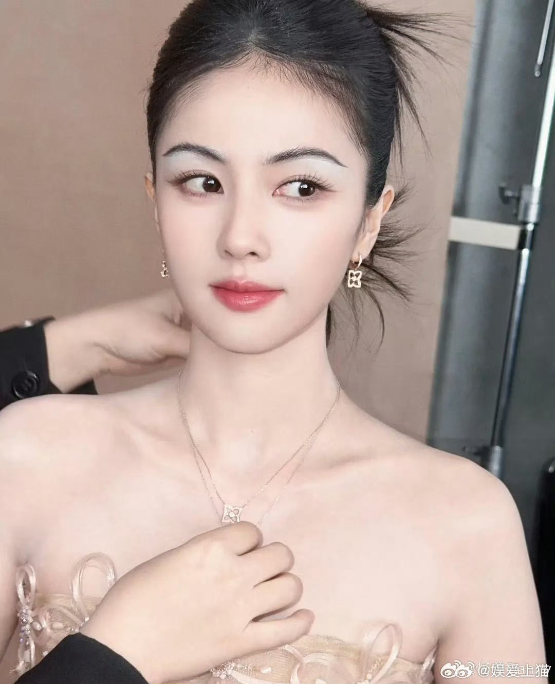 这是白鹿吗？我还以为张柏芝呢都给P成啥了 