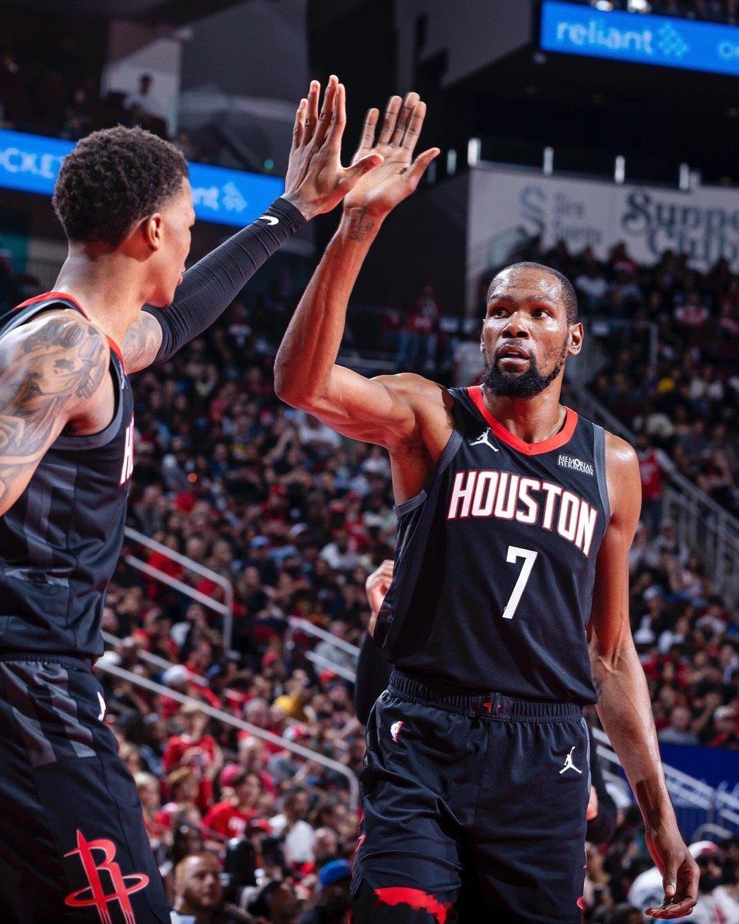 梦想是不会发光的，发光的是追逐梦的你。晚安🚀