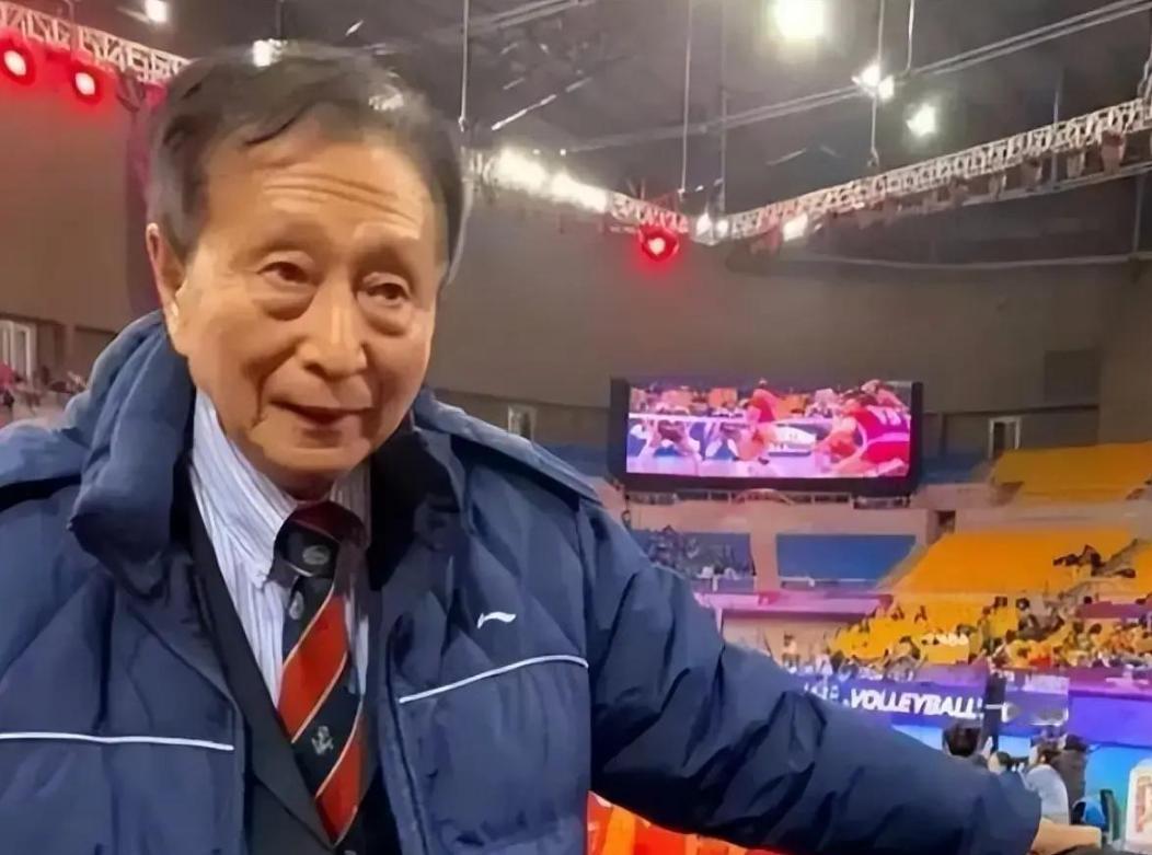 宋世雄住进朝阳老年公寓那天，只带了三样东西：老伴的照片、1981年女排夺冠的磁带