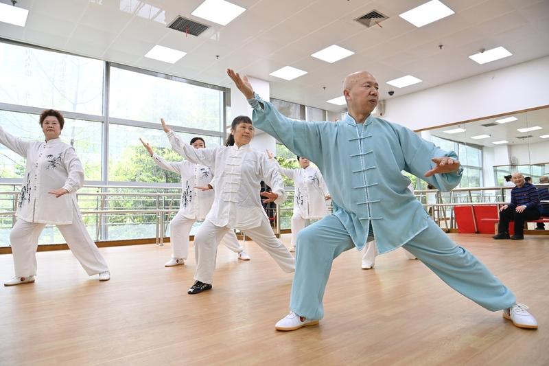 如何看待现在流行的老年大学老年大学是时代红利，让老人有精神家园，学新知、交老友，
