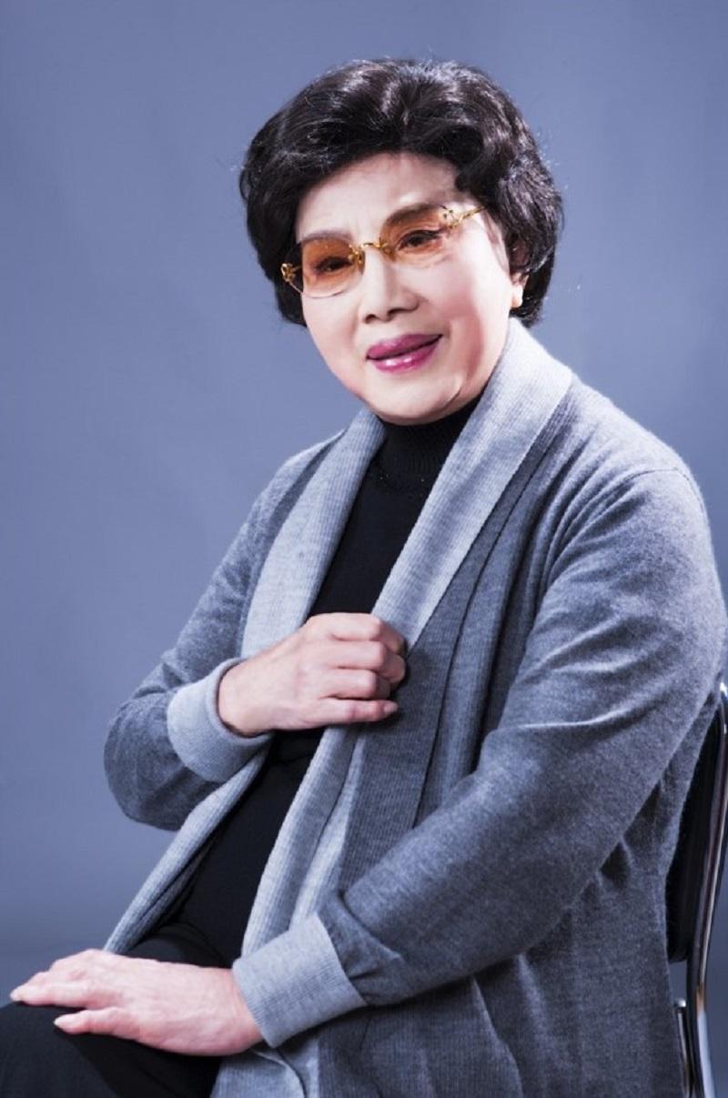 徐玉兰（1921年12月27日-2017年4月19日），浙江新登人，越剧表演艺术