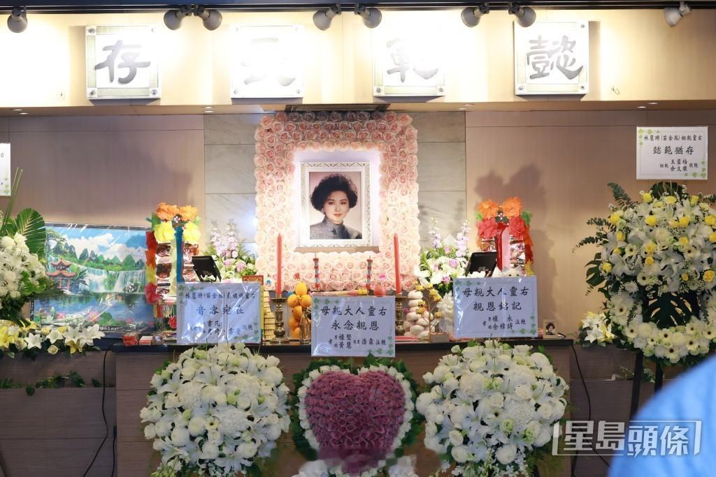 苗金凤设灵｜黄文慧徐宝凤到场吊唁，高雄送别老搭档，哽咽提起谢贤：曾经提携过我苗金