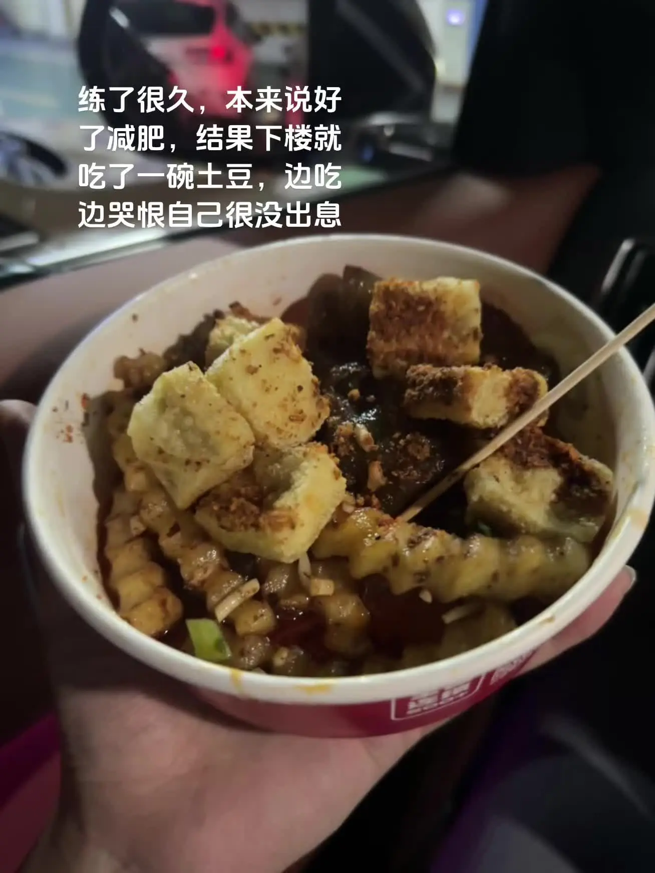 明明自己非常努力的锻炼，跳舞，汗水湿透了衣衫，镜子里的自己却还是没有达...