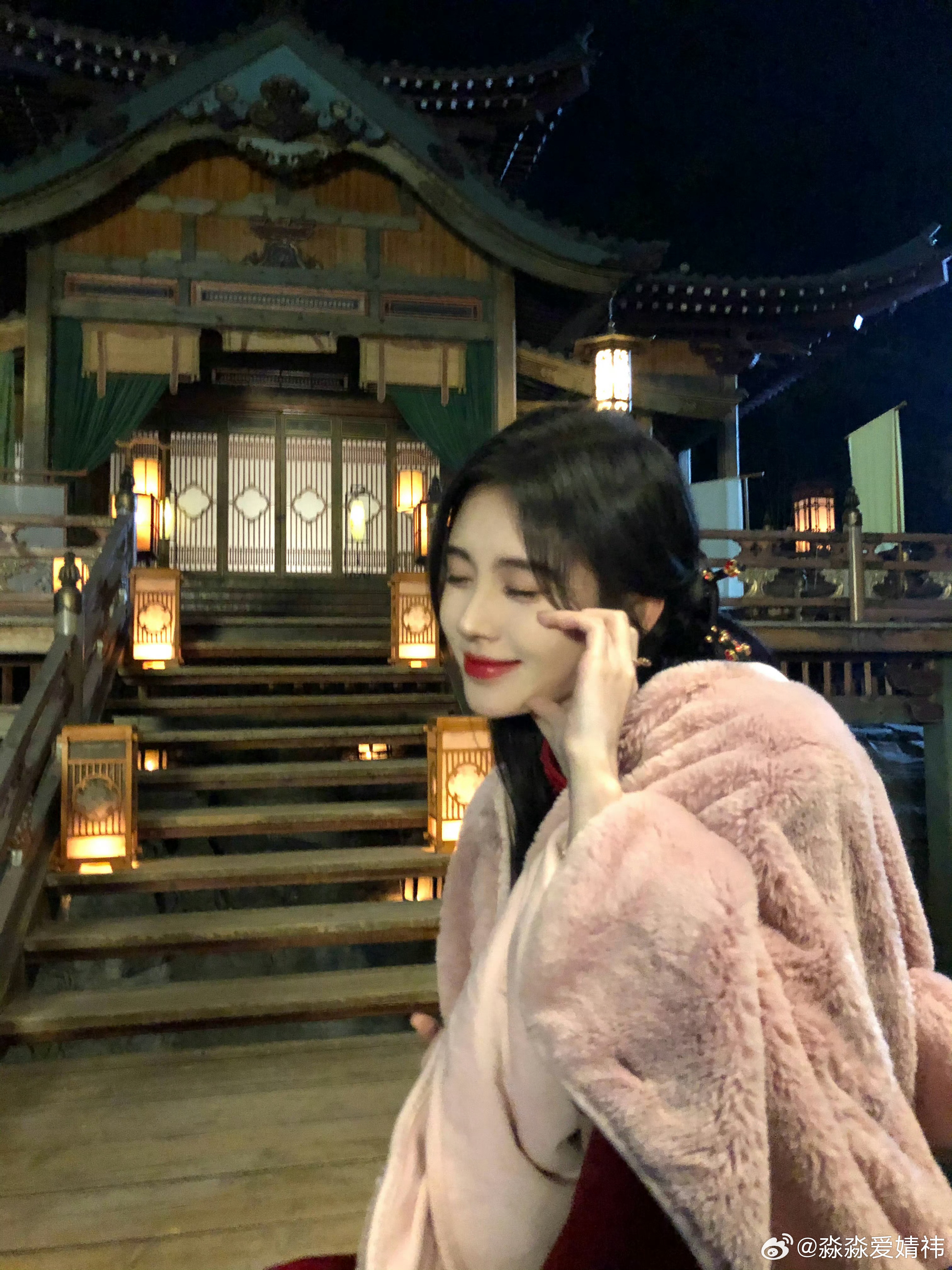 jjy鞠婧祎苏绿夏jjy鞠婧祎万花世界"倾听落雪沉入梦中,你的身影是我笔下绘不出