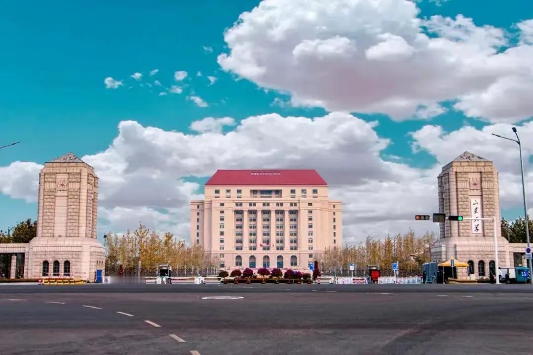 山东大学青岛校区工程技术研究院D区拟建两栋建筑物，总投资35343万元，位于即墨