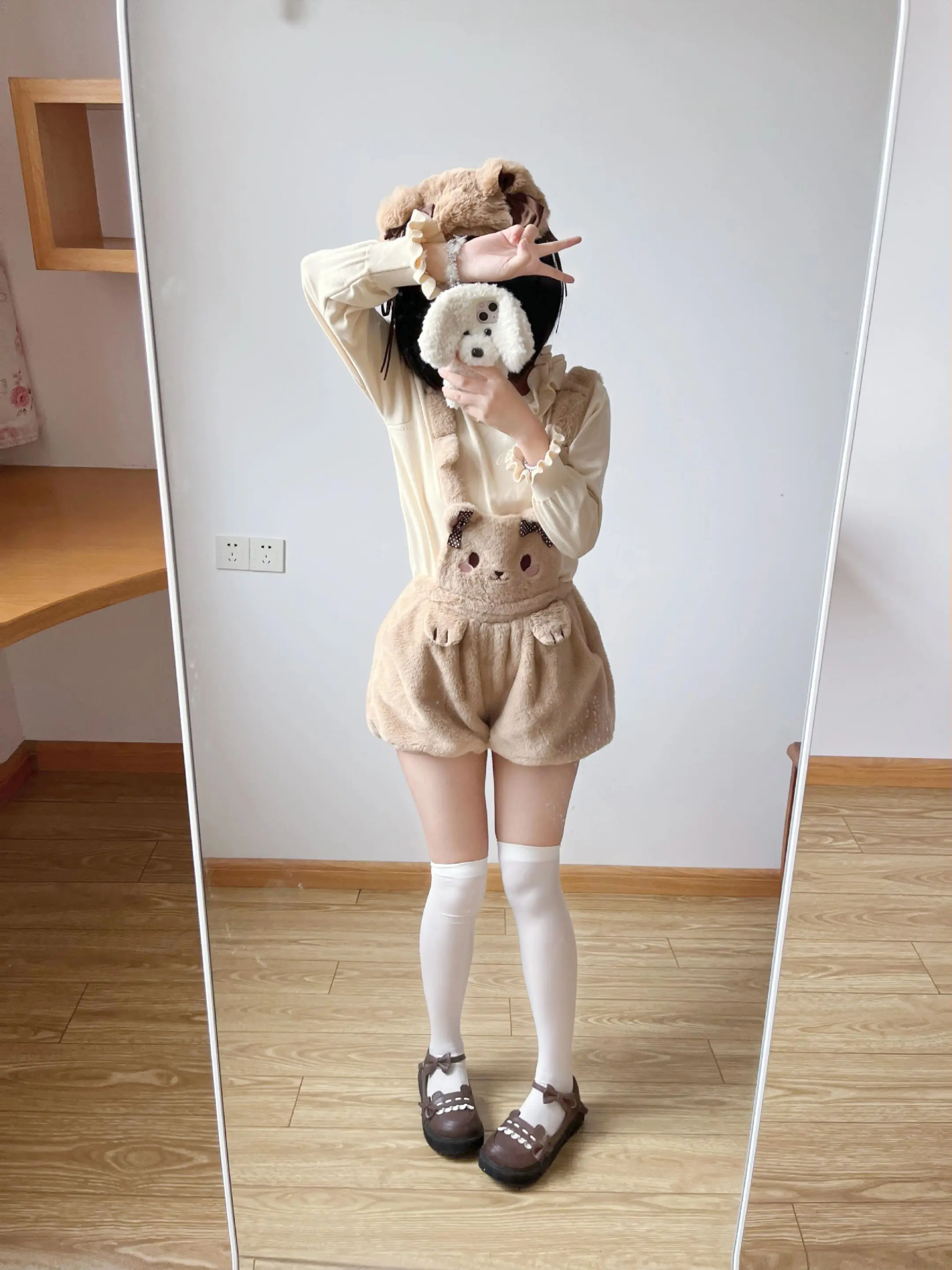 喜欢看这种在家里一个人拍的照片 就像自己的小女朋友专门发给我看的一样