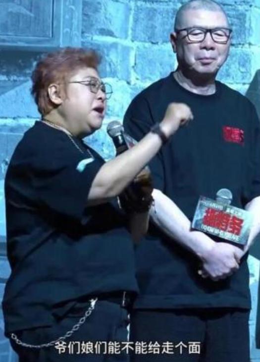 爷们儿娘儿们儿走个面！韩红的为电影《抓特务》站台的这句话，被马未都解读为，“非常
