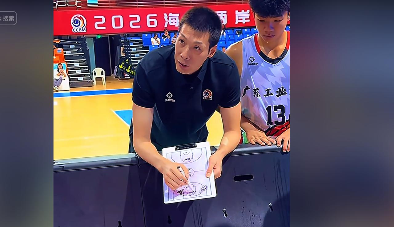 任骏飞一步到位！
知名篮球媒体人江南城发文爆料，第一阶段结束后广东男篮成绩方面依