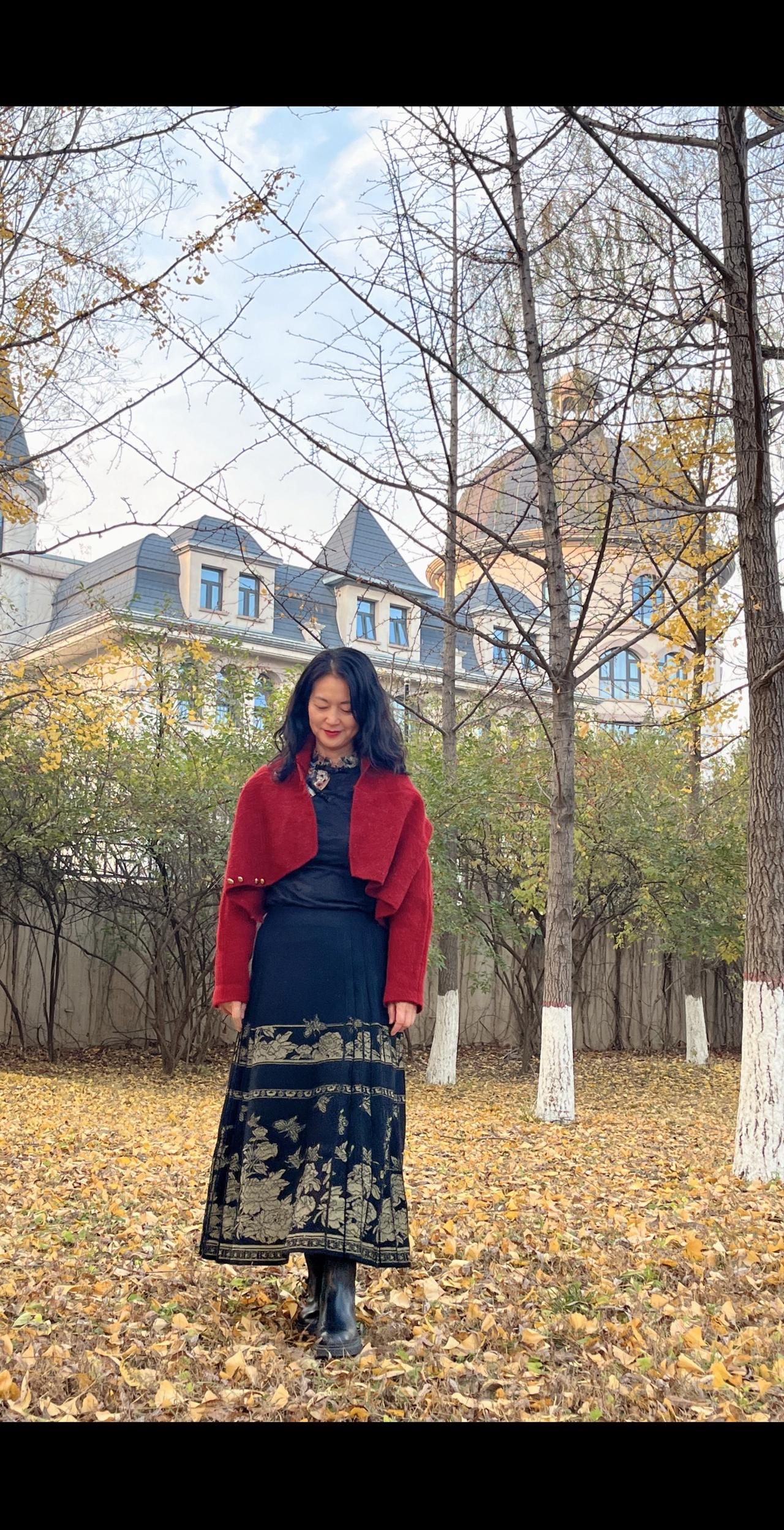 饿时馒头贵，饱时玫瑰香
哪有什么最重要，只有最需要，
生活这本书，风吹哪页我读哪