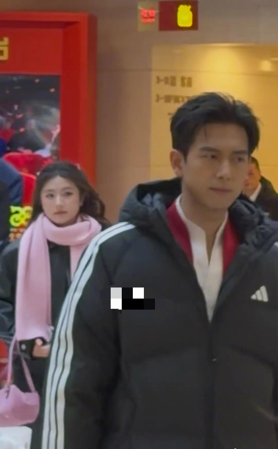 你以为粉丝只会心疼偶像？

这次，心疼李兰迪的，

好像只有路人。

2026年