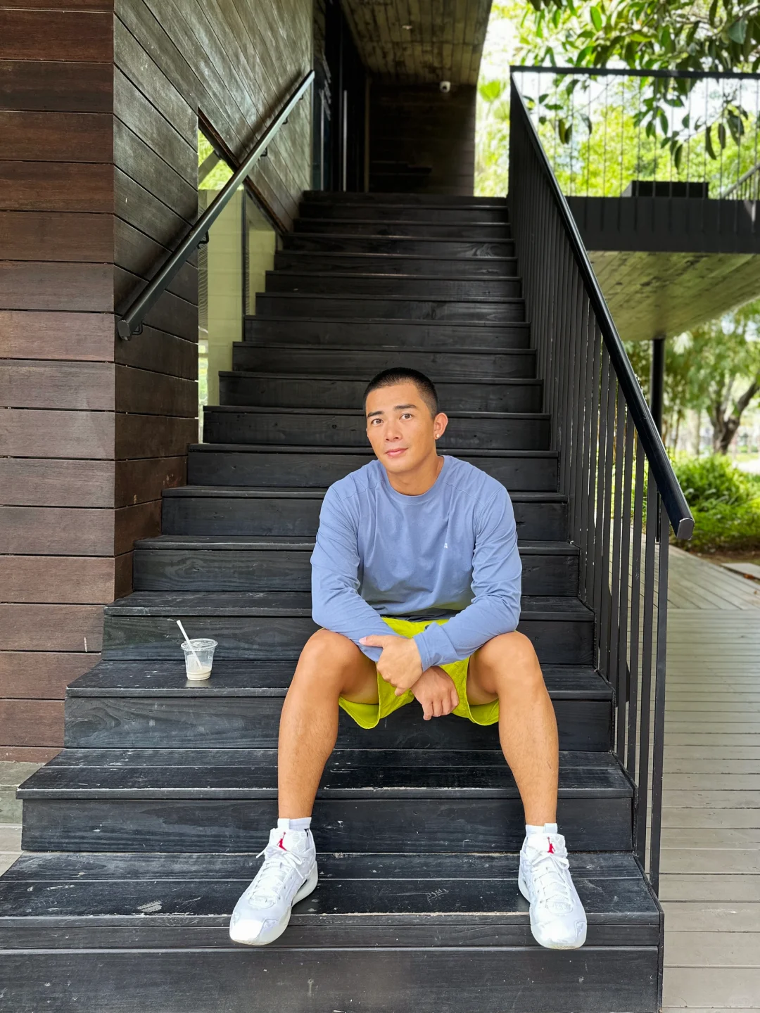 等到天气再凉一点， 在这里晒太阳放松一定是很舒服的… 周末快乐☕️