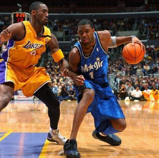 巅峰科比和麦迪到底谁实力更强？
巅峰时期的科比和麦迪都非常出色，但综合来看，科比