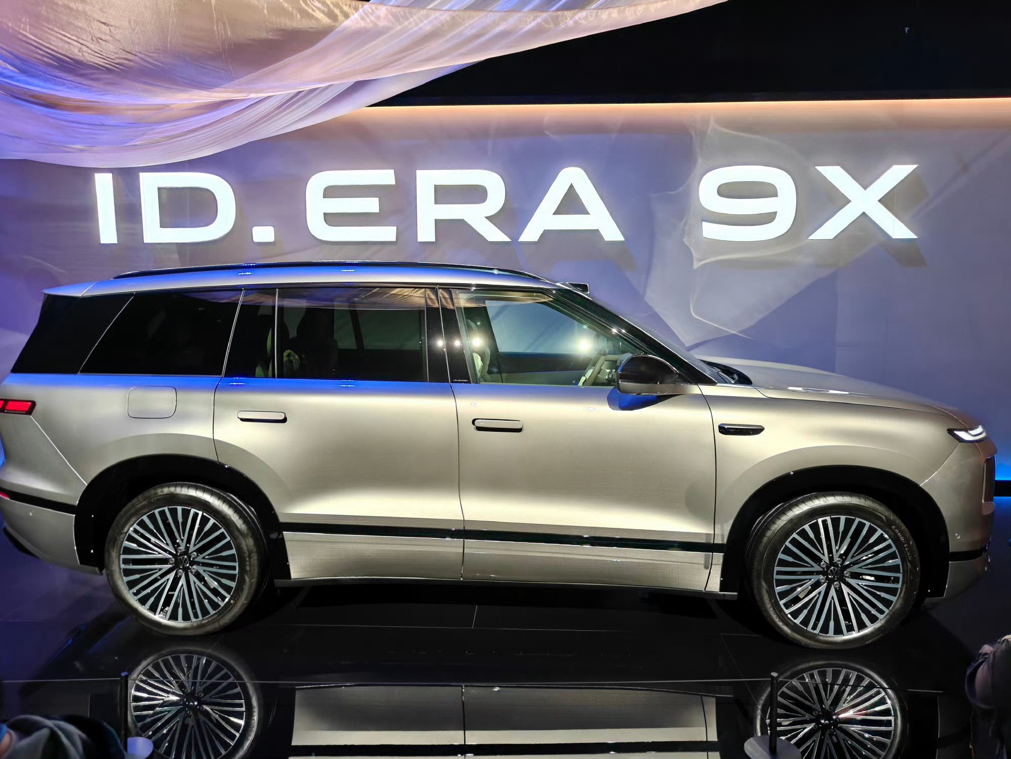 ID.ERA 9X预售发布会别说 9X挺好看，特别稳当的感觉智驾数码团
