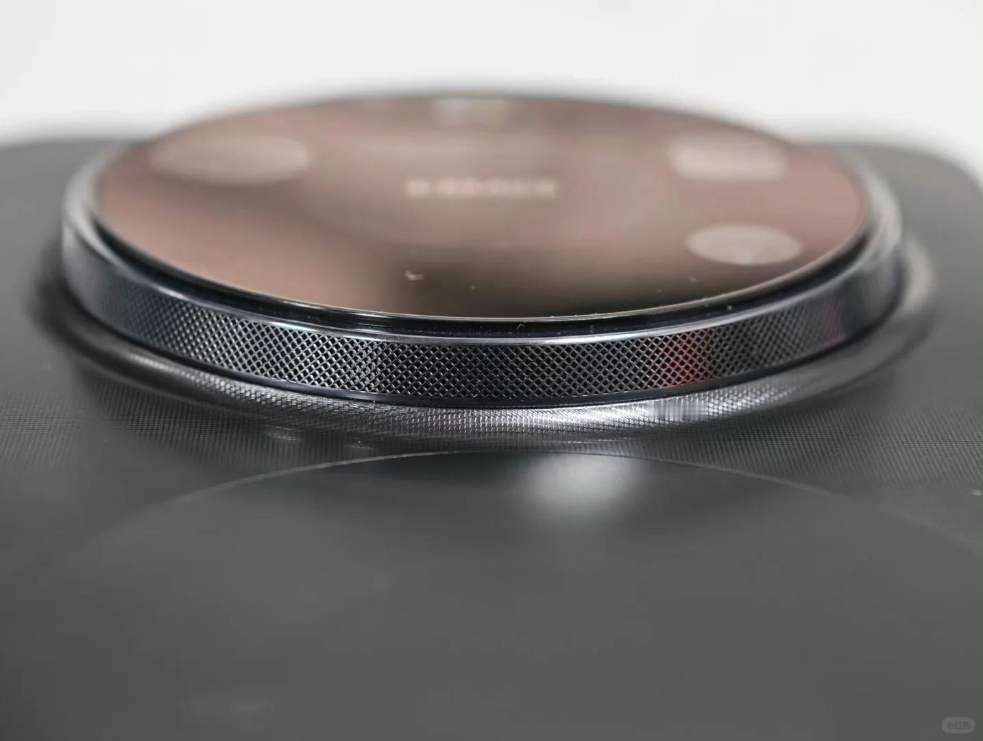 手机为什么要内置风扇 内置风扇散热效果确实没话说能把 SOC 表面温度强行拉低 