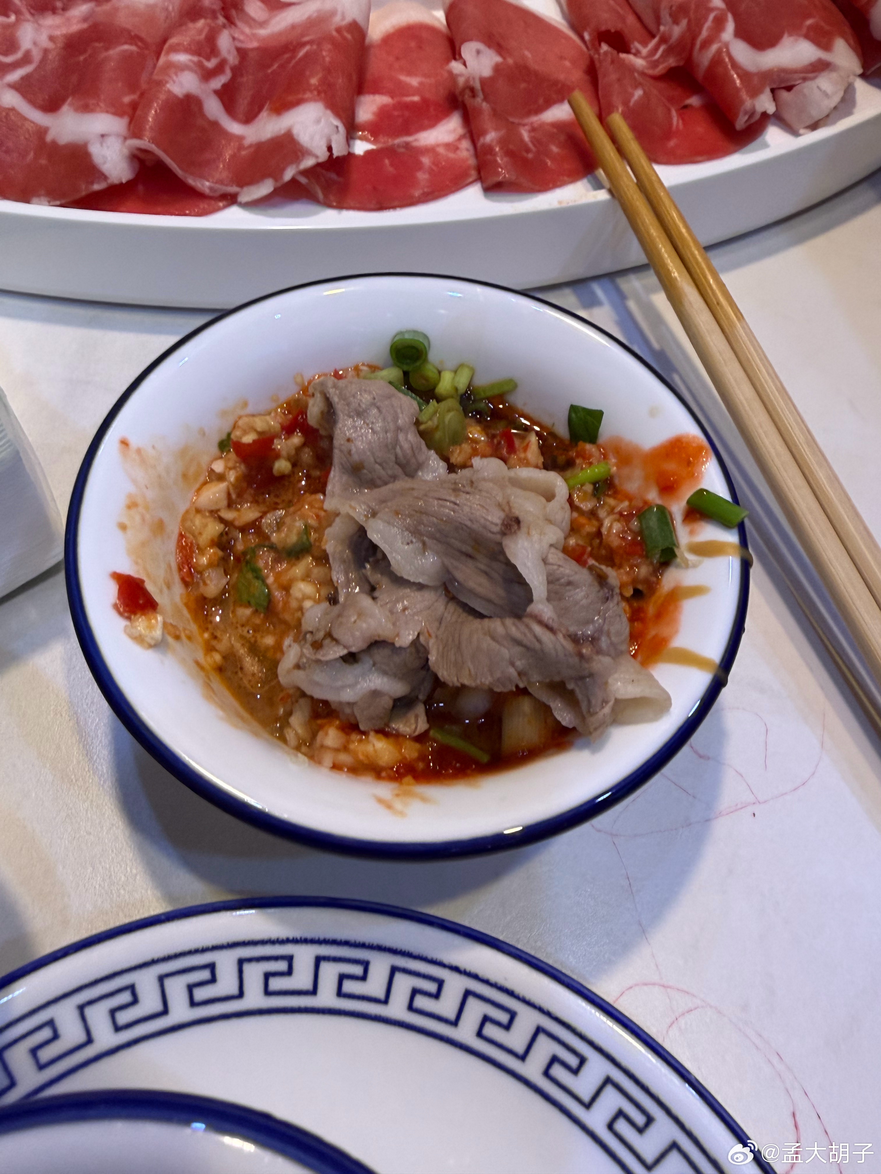 来内蒙古怎么能不吃牛肉呢？粉丝先吃跟着孟大胡子去旅行