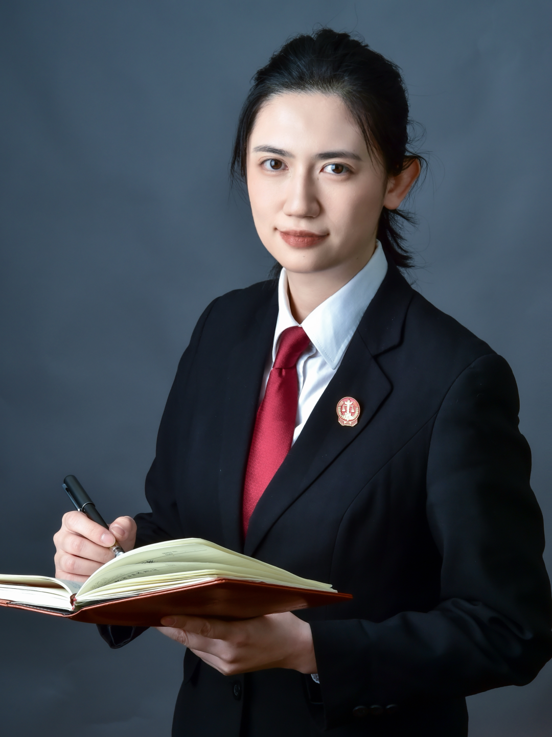 婚礼现场大屏惊现不雅图片，持续20余秒！新娘崩溃：宾客以为是