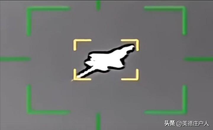 美国F-35战机被肩扛便携式导弹击中，不可战胜的5代隐形战机神话被打破。
3月2